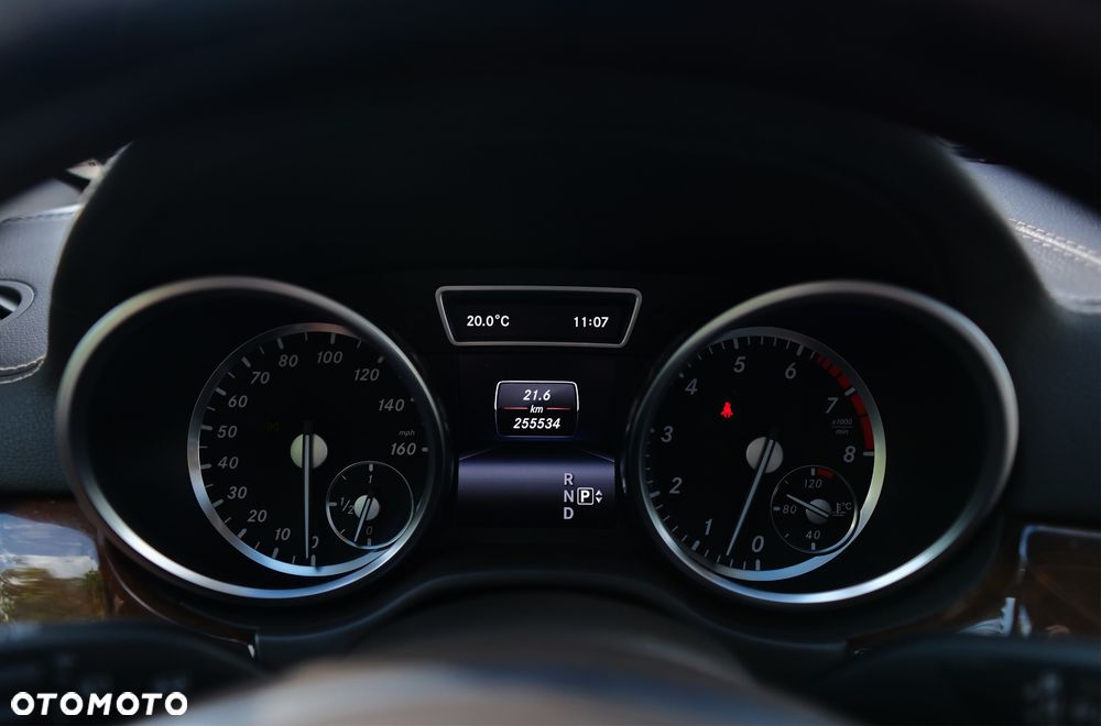 Mercedes-Benz GL 450 - 35