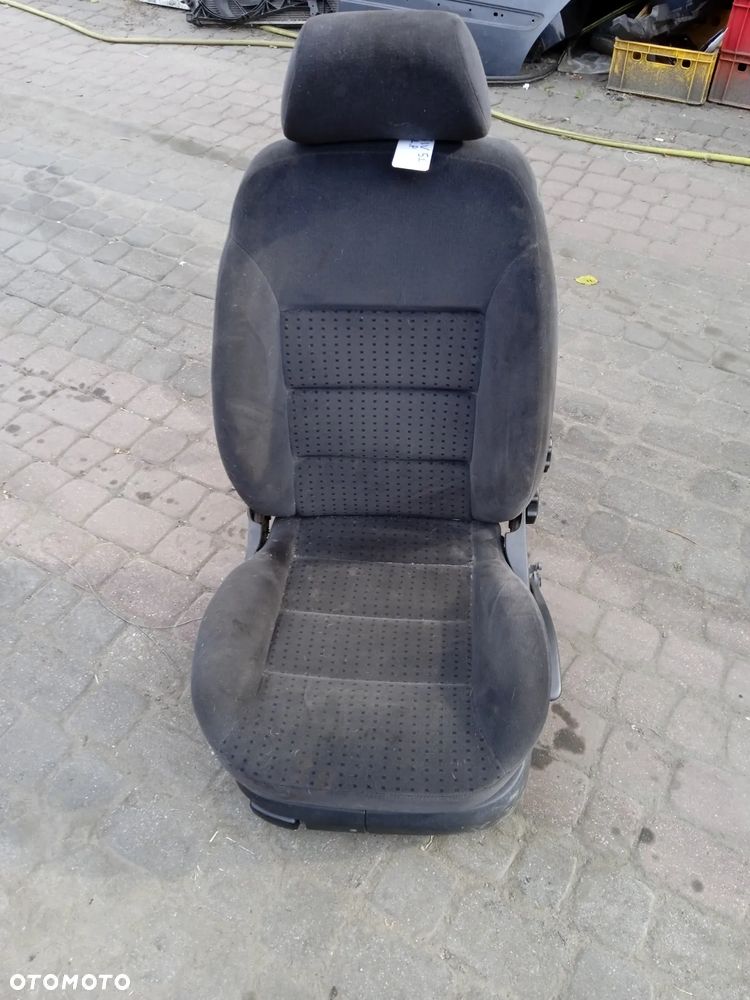 FOTEL LEWY KIEROWCY GOLF 4 IV 5-DRZWI - 1