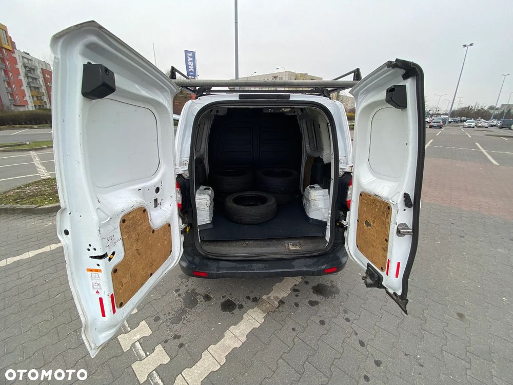 Ford Transit Courier - 17