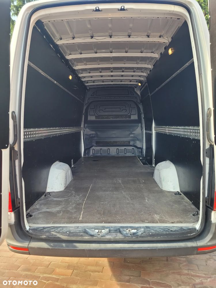 Mercedes-Benz Sprinter 319 - 9