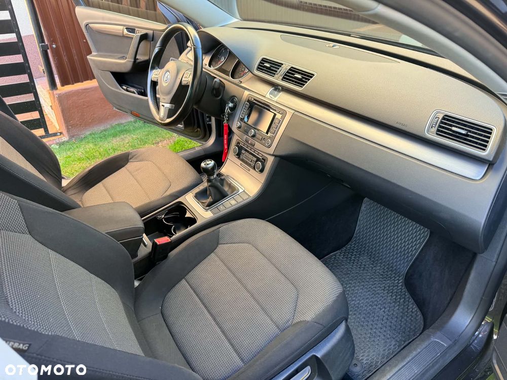 Volkswagen Passat - 8
