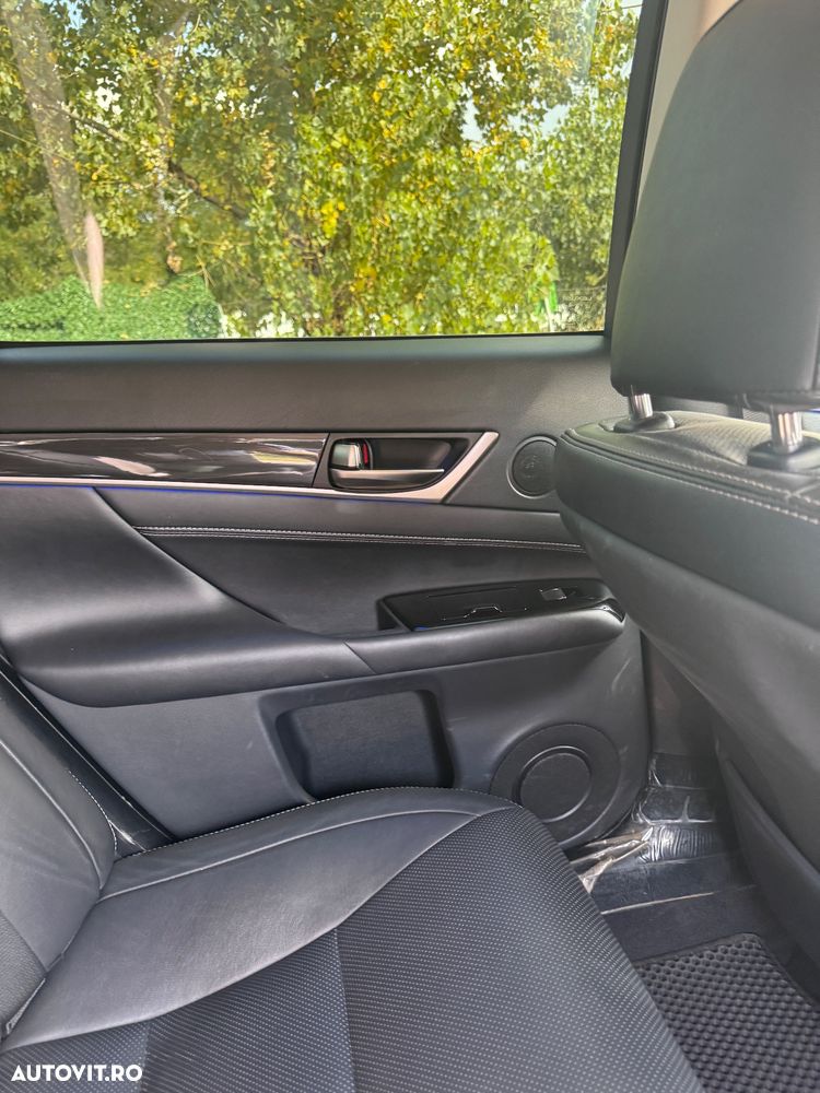 Lexus Seria GS - 24