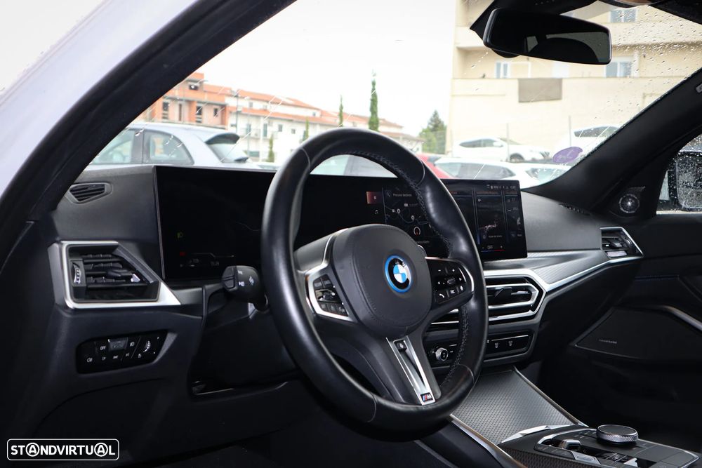 BMW 330 e Pack Desportivo M Auto - 18
