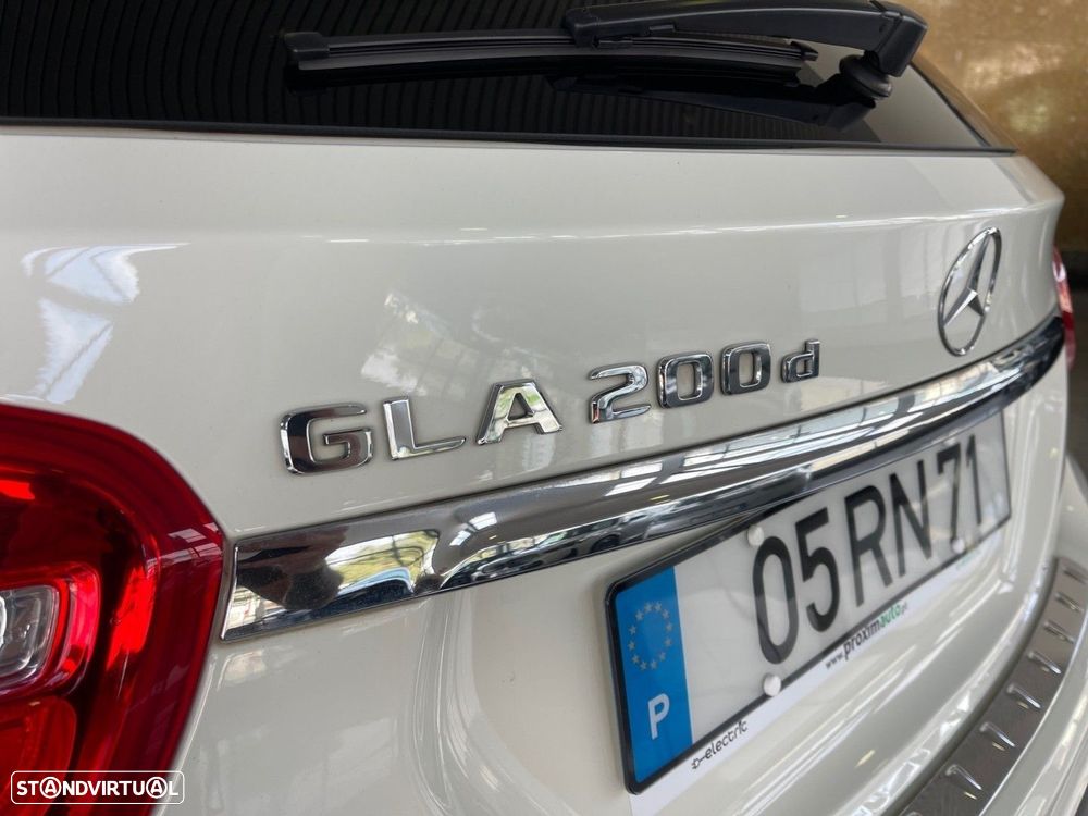 Mercedes-Benz GLA 200 d AMG Line - 13