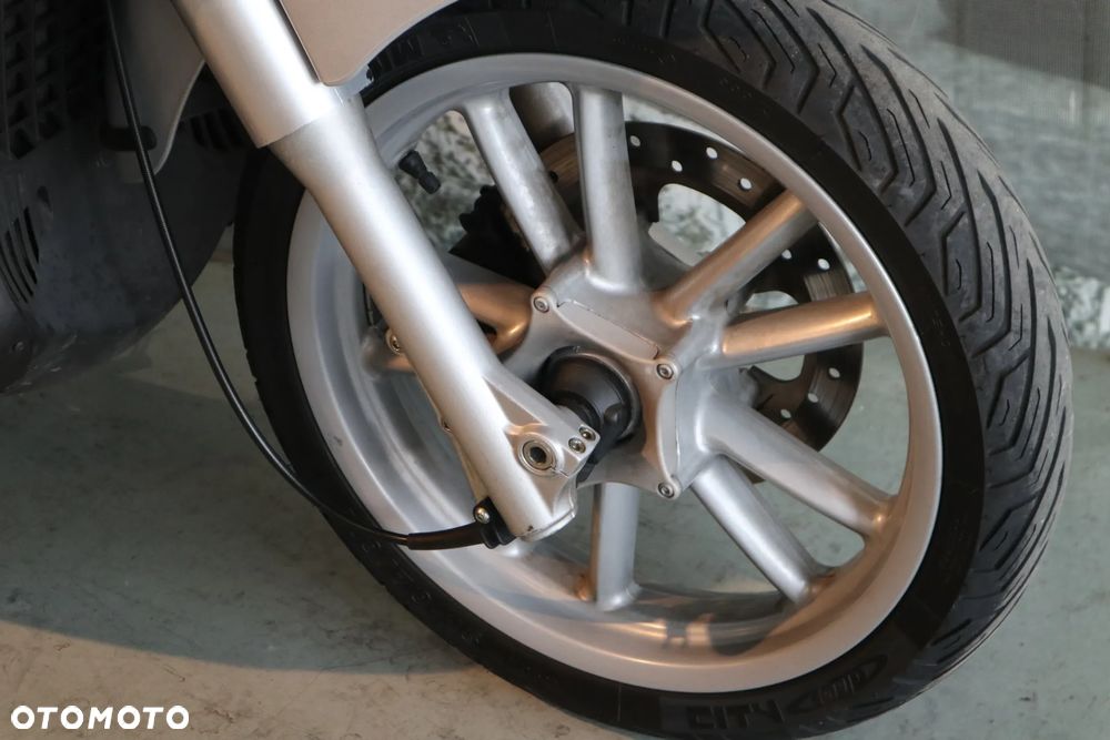 Piaggio Beverly - 16