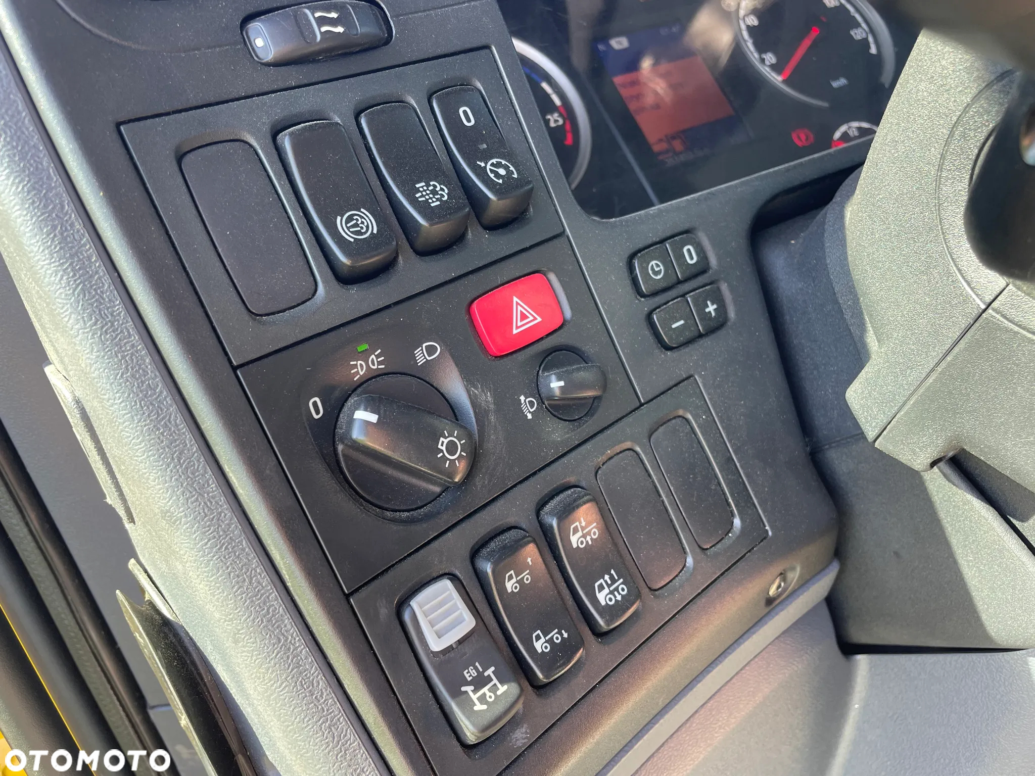Scania P 360 - 12