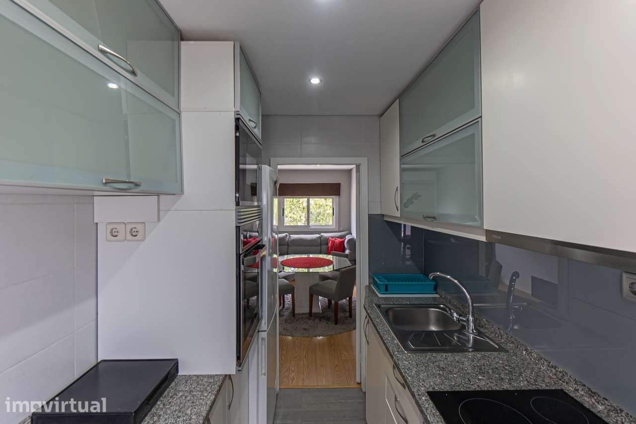 Apartamento T3 totalmente remodelado com garagem fechada e arrumo - Grande imagem: 5/19