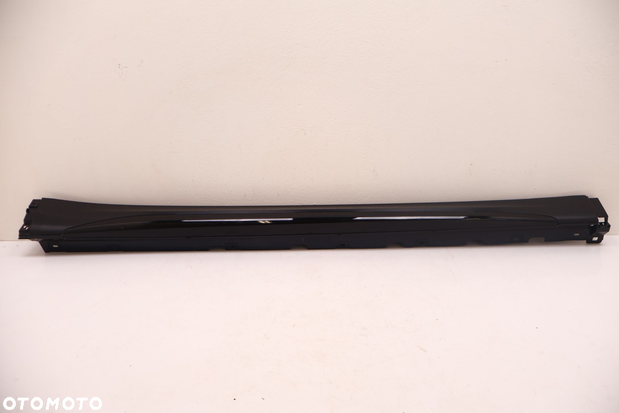 MASERATI GRECALE GT  LISTWA PROGOWA PRAWA 670167153, 670195181 - 1