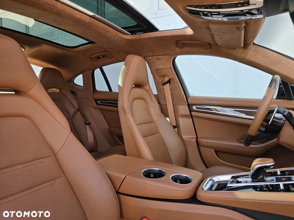 Porsche Panamera 4 Platinum Edition - 17