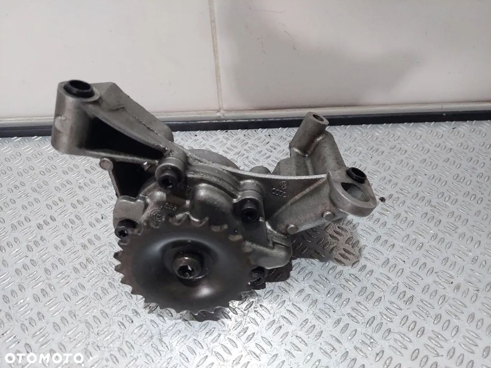 POMPA OLEJU VW GOLF V 5 1,9 TDI NR 038115105C - 1