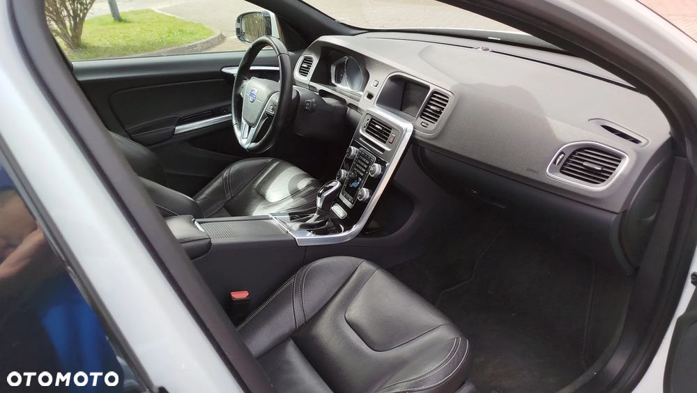 Volvo V60 D5 Geartronic Summum - 15