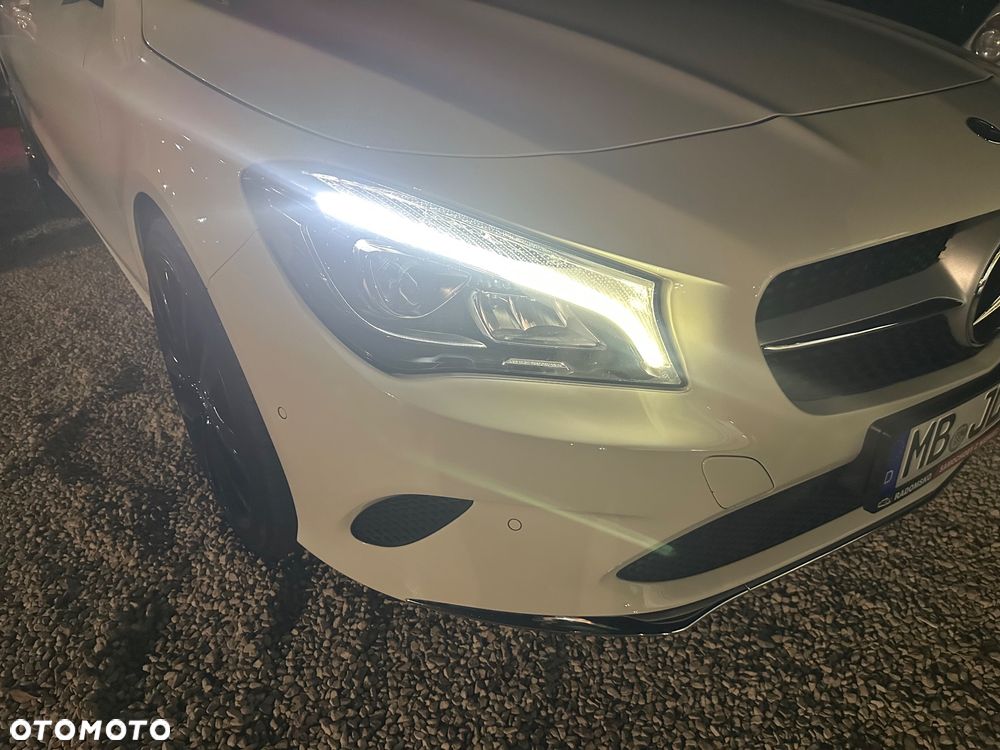 Mercedes-Benz CLA Shooting Brake 180 7G-DCT Urban - 32