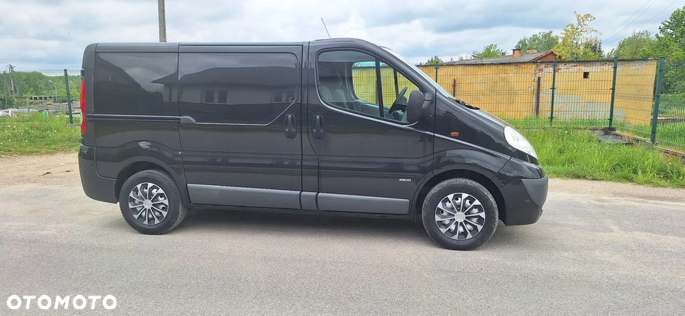Opel Vivaro - 8
