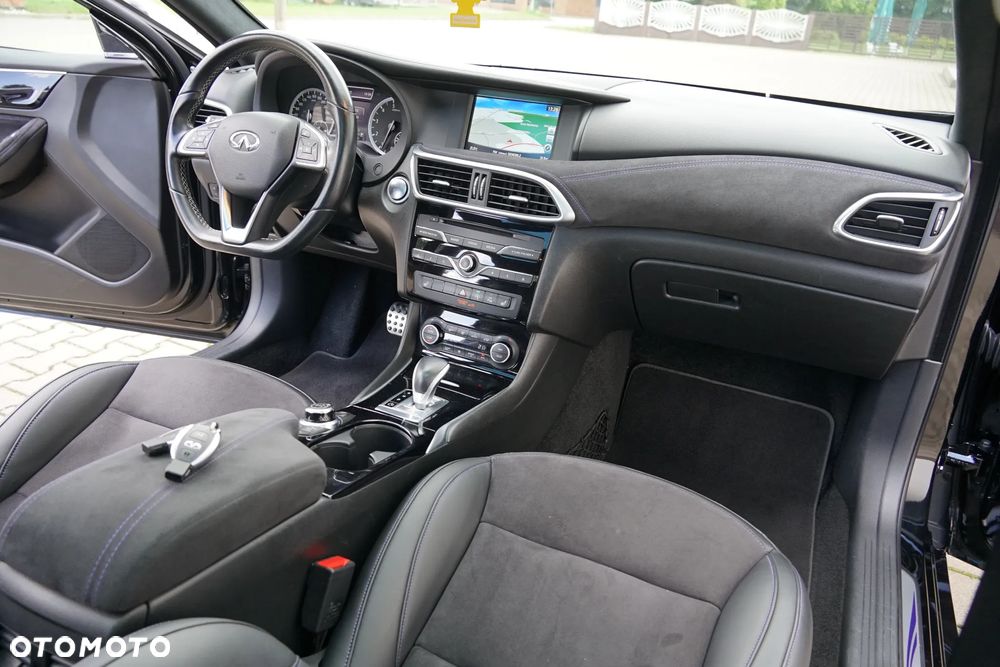 Infiniti Q30 2.0t DCT AWD Sport - 26