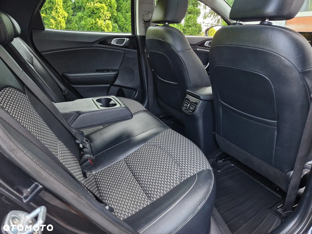 Kia XCeed - 27