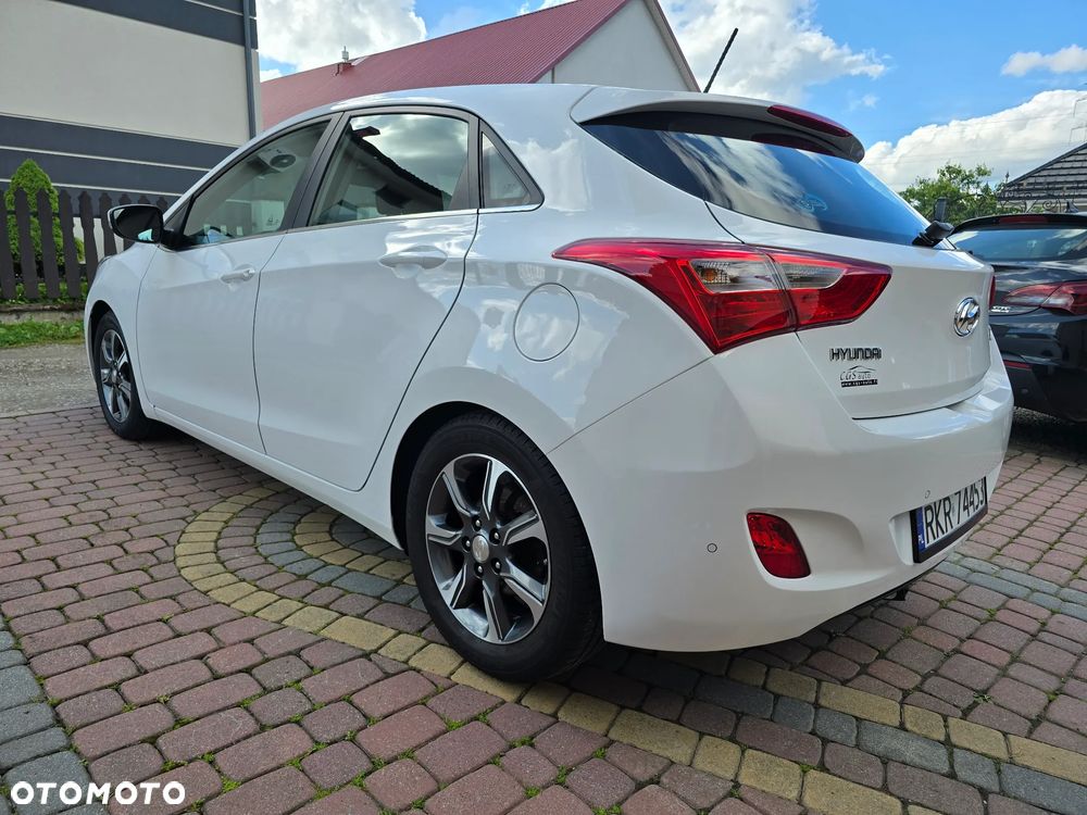 Hyundai i30 blue 1.6 GDI YES Gold - 12