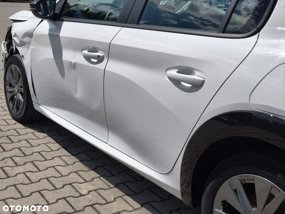 Peugeot 208 - 24