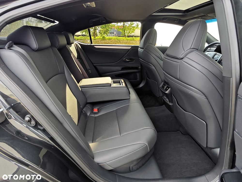 Lexus ES 300h F Sport Edition - 14