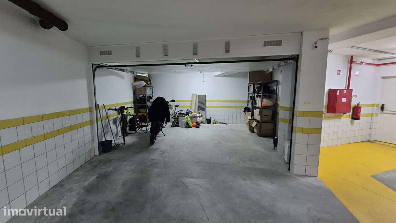 T3 Recuado no último piso, com terraço de 77,35m2 e garagem fechada - Grande imagem: 4/31