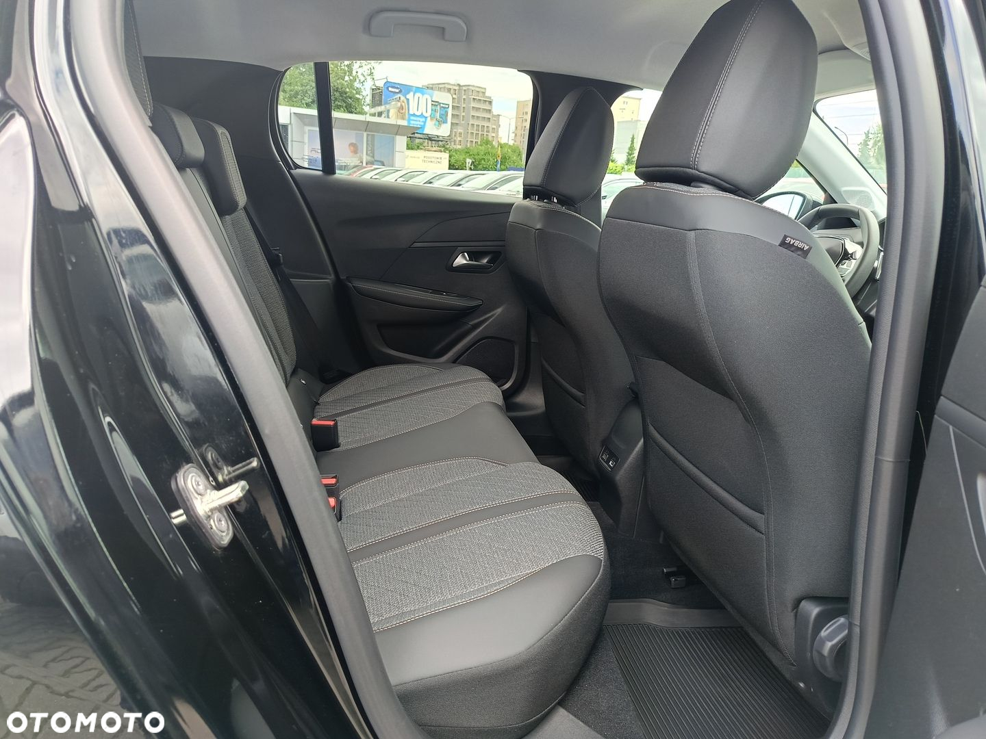 Peugeot 208 1.2 mHEV Allure - 8