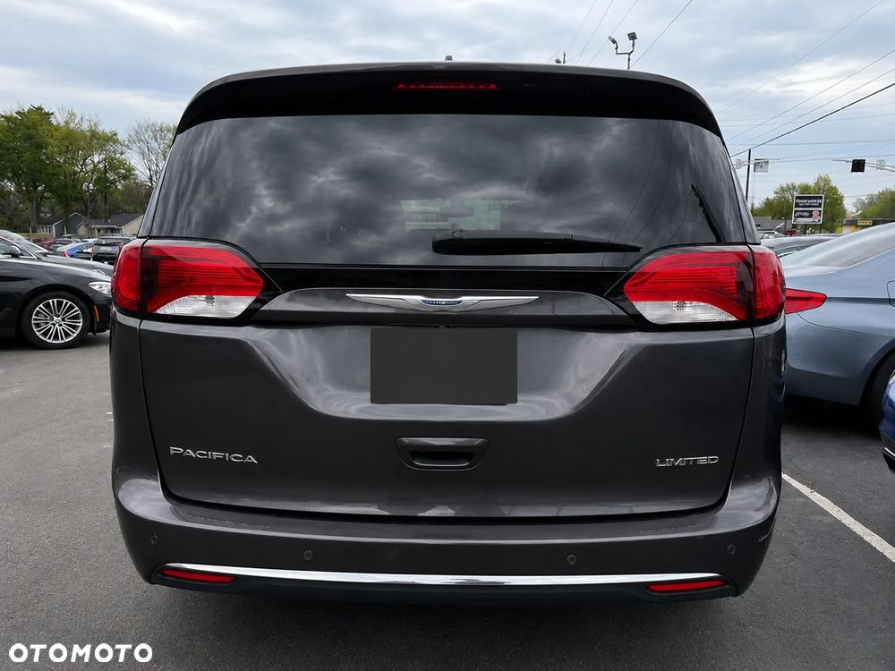 Chrysler Pacifica - 4