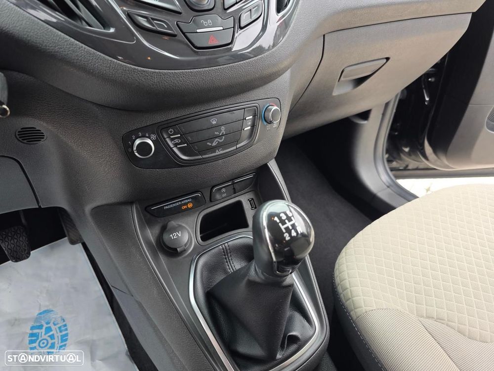 Ford Tourneo Courier 1.0 EcoBoost Titanium - 28