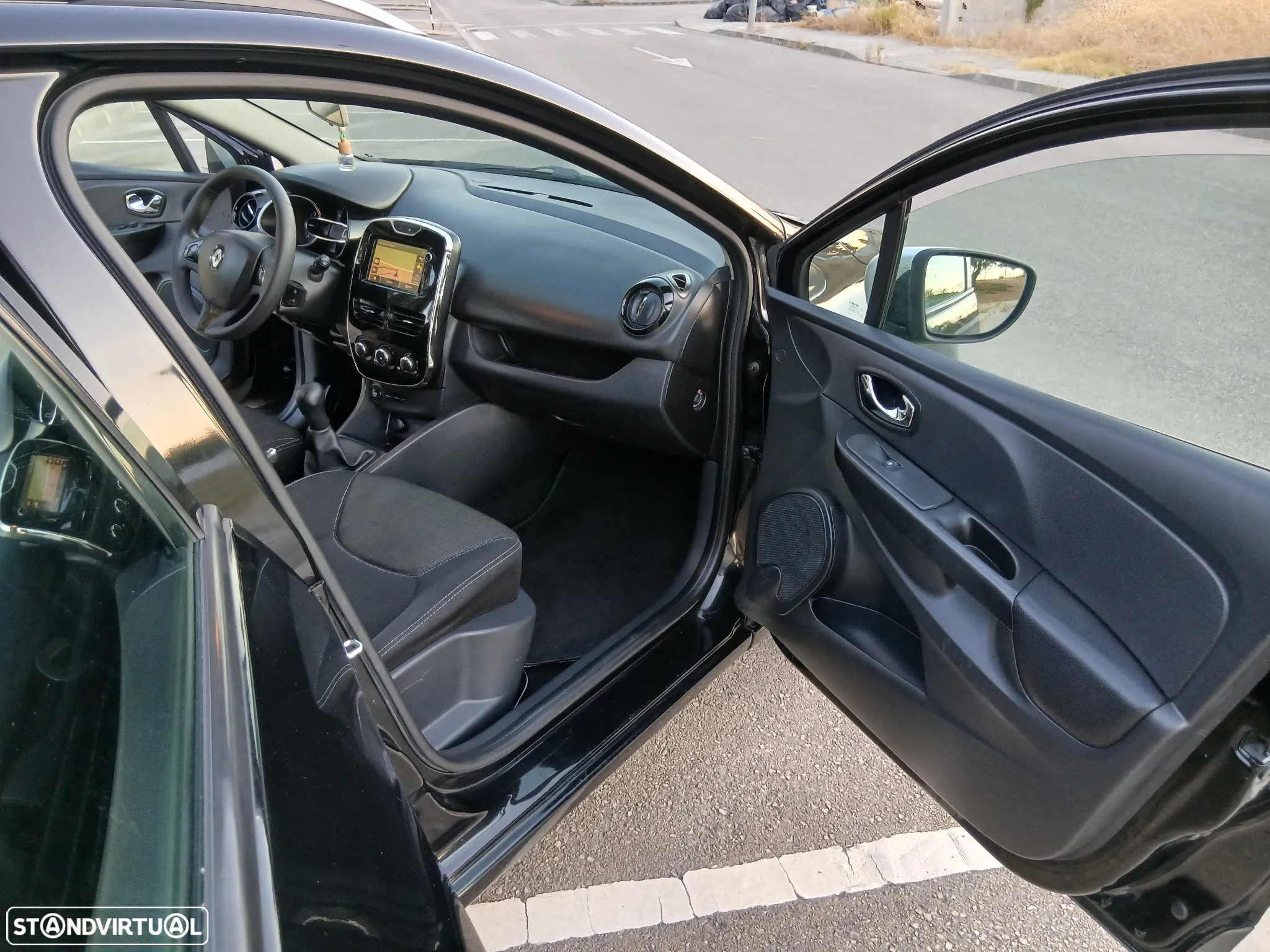 Renault Clio Sport Tourer 1.5 dCi Dynamique S - 12