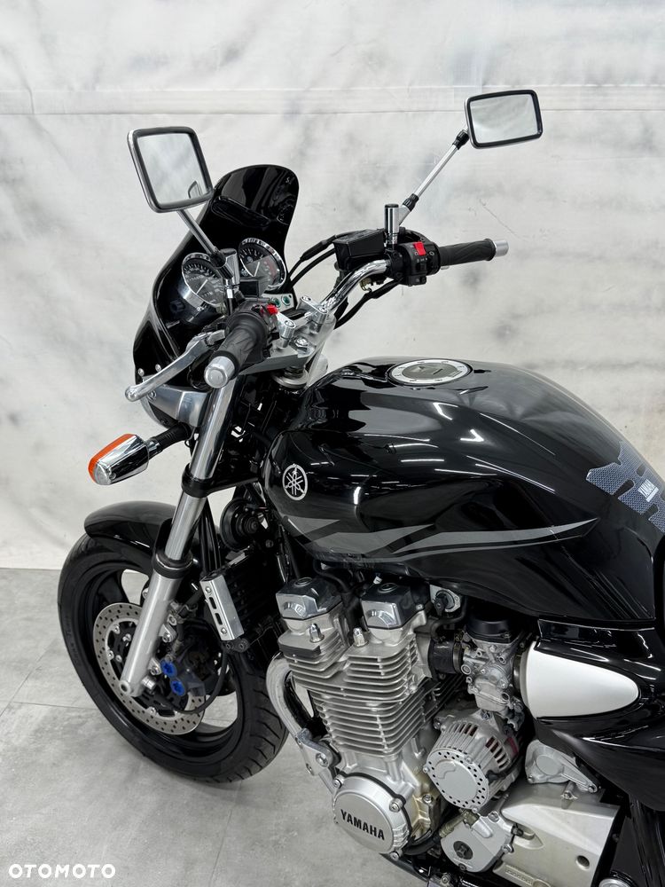 Yamaha XJR - 10