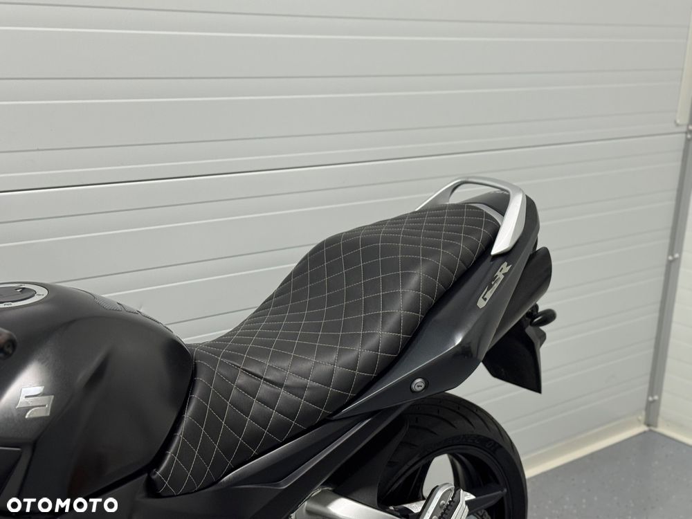 Suzuki GSR - 20