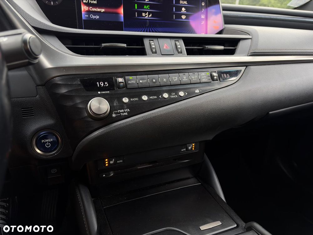 Lexus ES 300h Elegance - 33