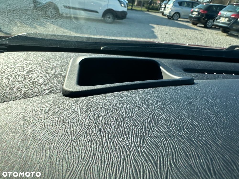 Toyota Prius (Hybrid) Executive - 16