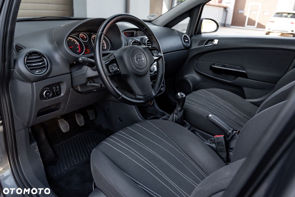Opel Corsa 1.4 16V Cosmo - 17