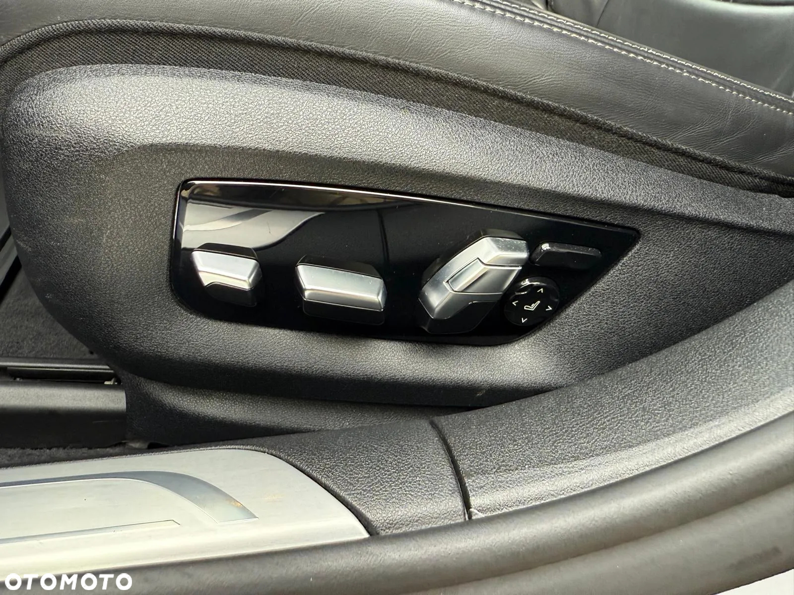 BMW Seria 7 740e iPerformance - 28