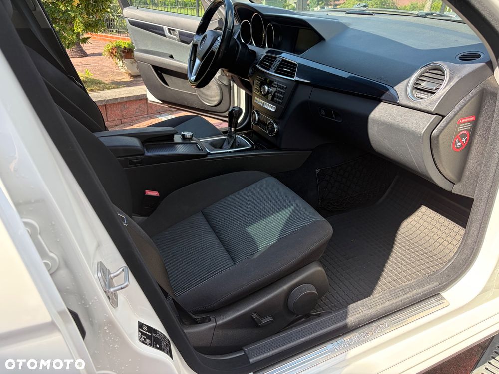 Mercedes-Benz Klasa C 220 CDI BlueEff Classic - 14