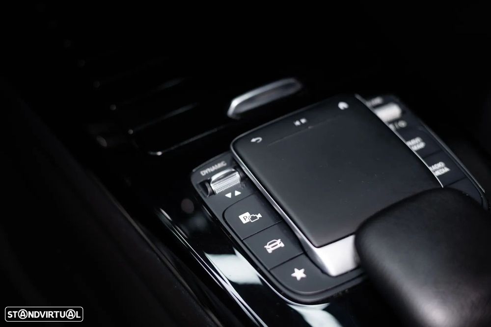 Mercedes-Benz A 250 e 8G-DCT AMG Line - 35