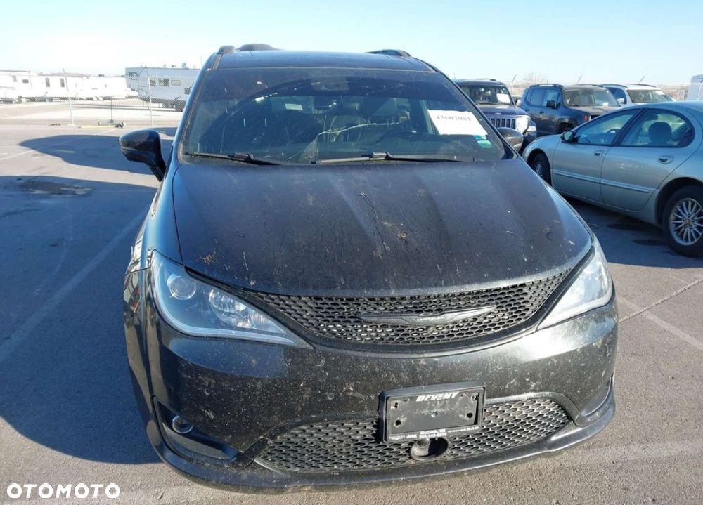 Chrysler Pacifica - 2