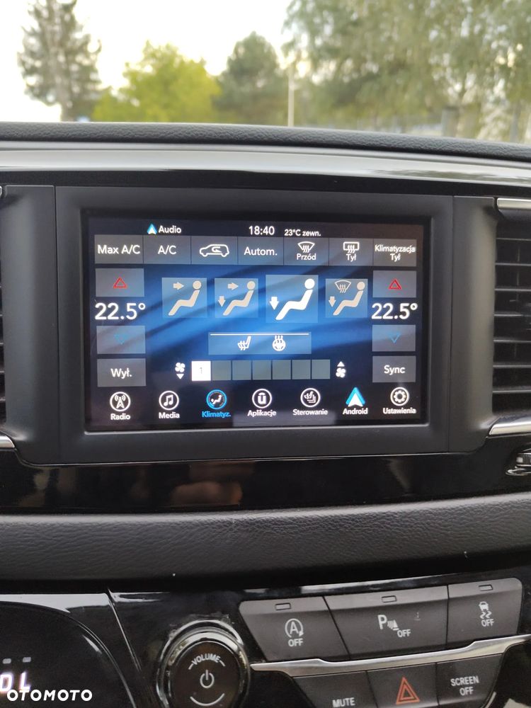 Chrysler Pacifica - 21