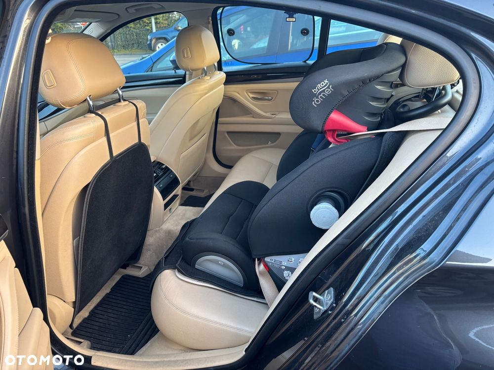 BMW Seria 5 528i xDrive - 16