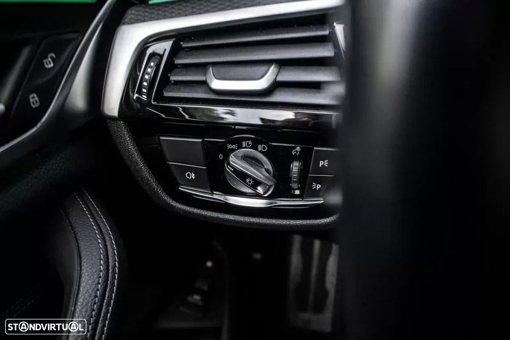 BMW 530 e Pack Desportivo M - 21