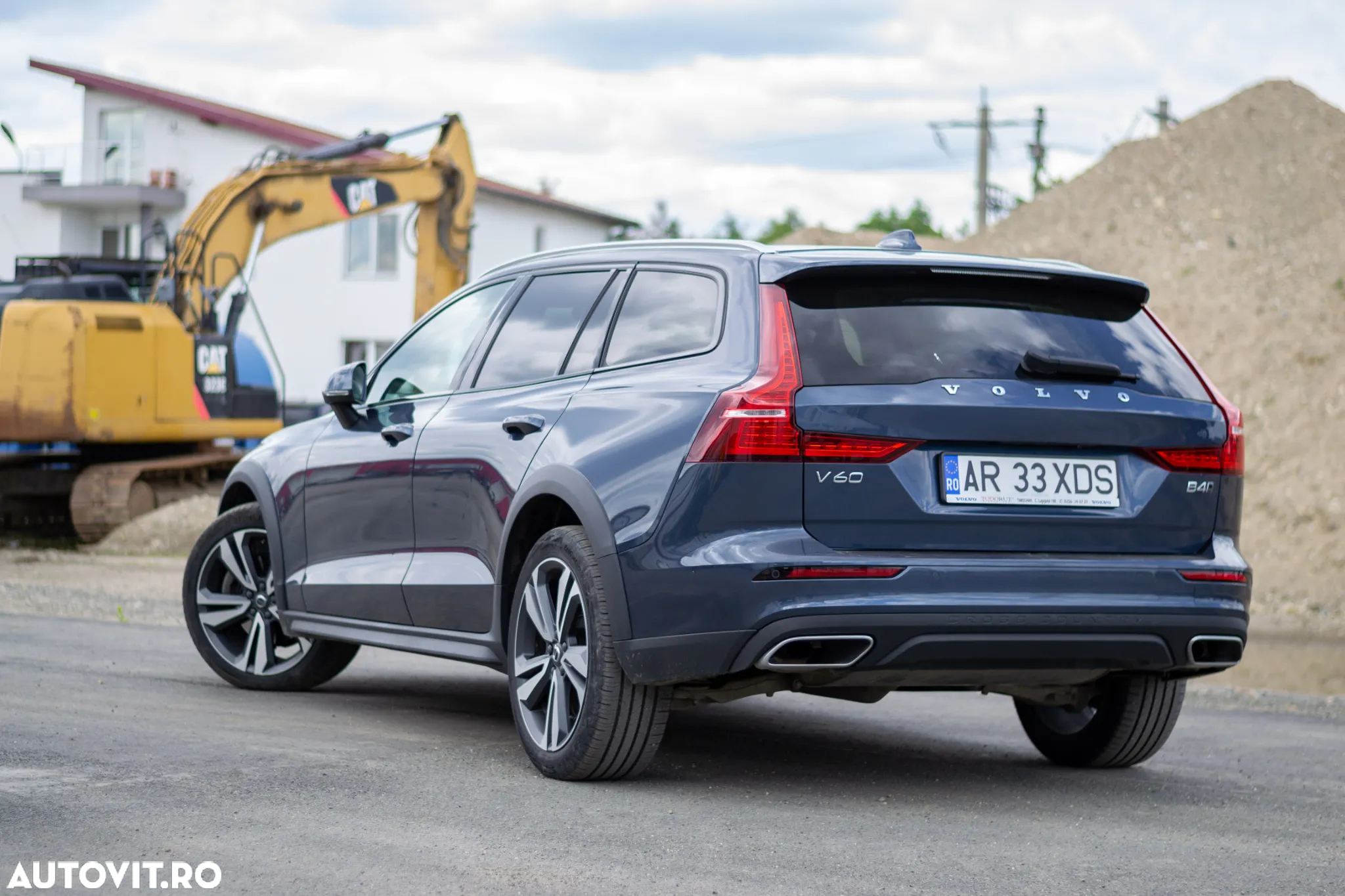 Volvo V60 B4 MHEV AT8 FWD Momentum Pro - 12
