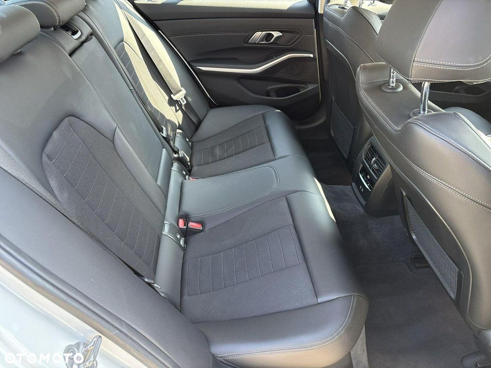 BMW Seria 3 318i Sport Line - 16