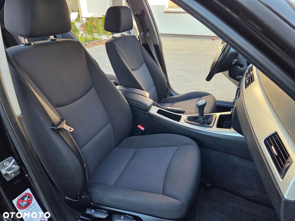 BMW Seria 3 318d - 29