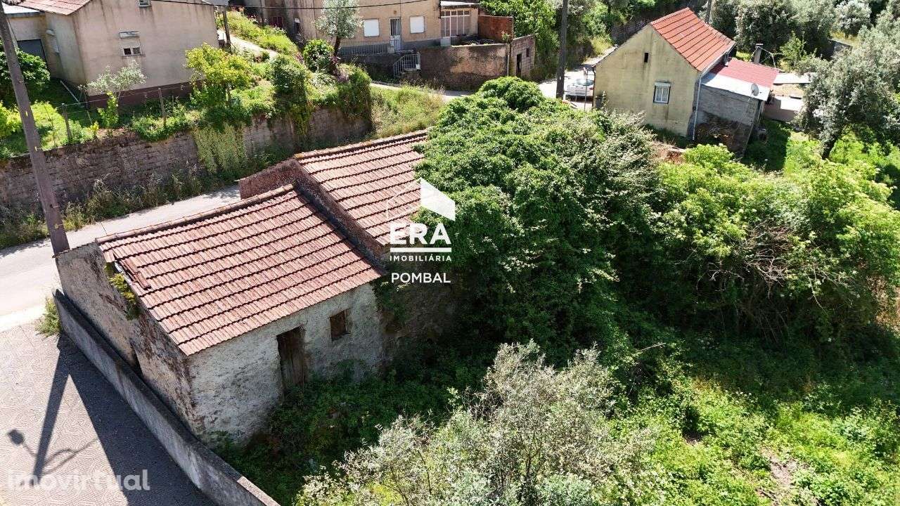 Moradia para reconstrução inserida em terreno de 858m2 em Ansião - Grande imagem: 5/13