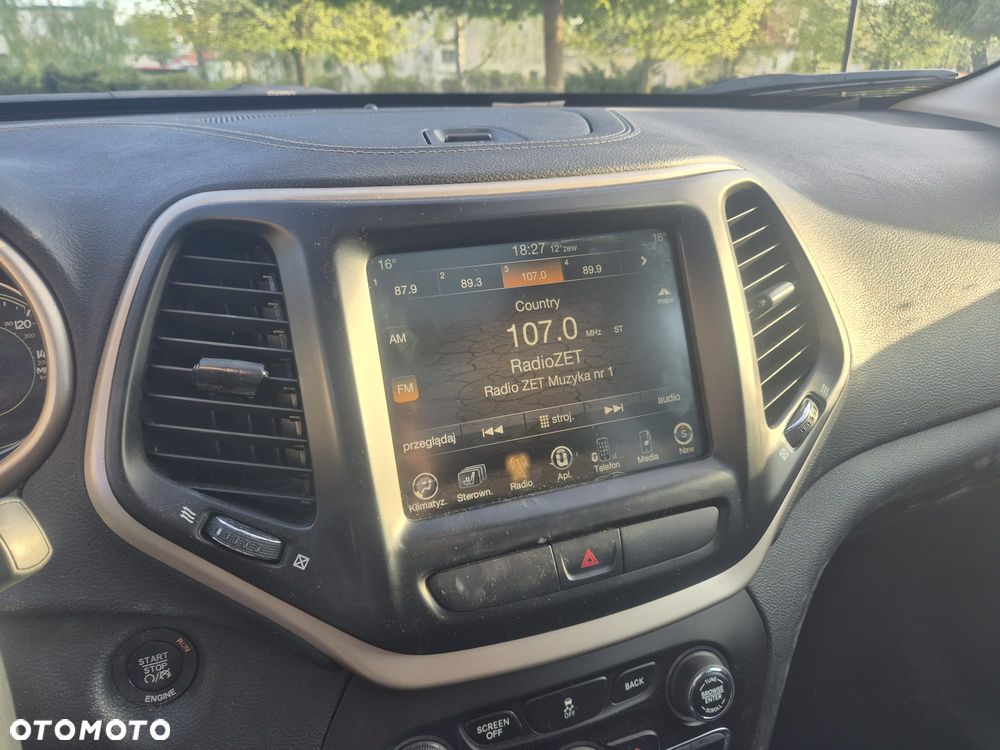 Jeep Cherokee - 18