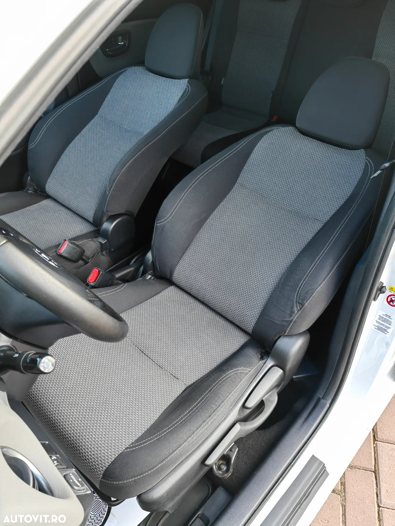 Toyota Yaris Hybrid 1.5 VVT-i Premiere Edition - 19