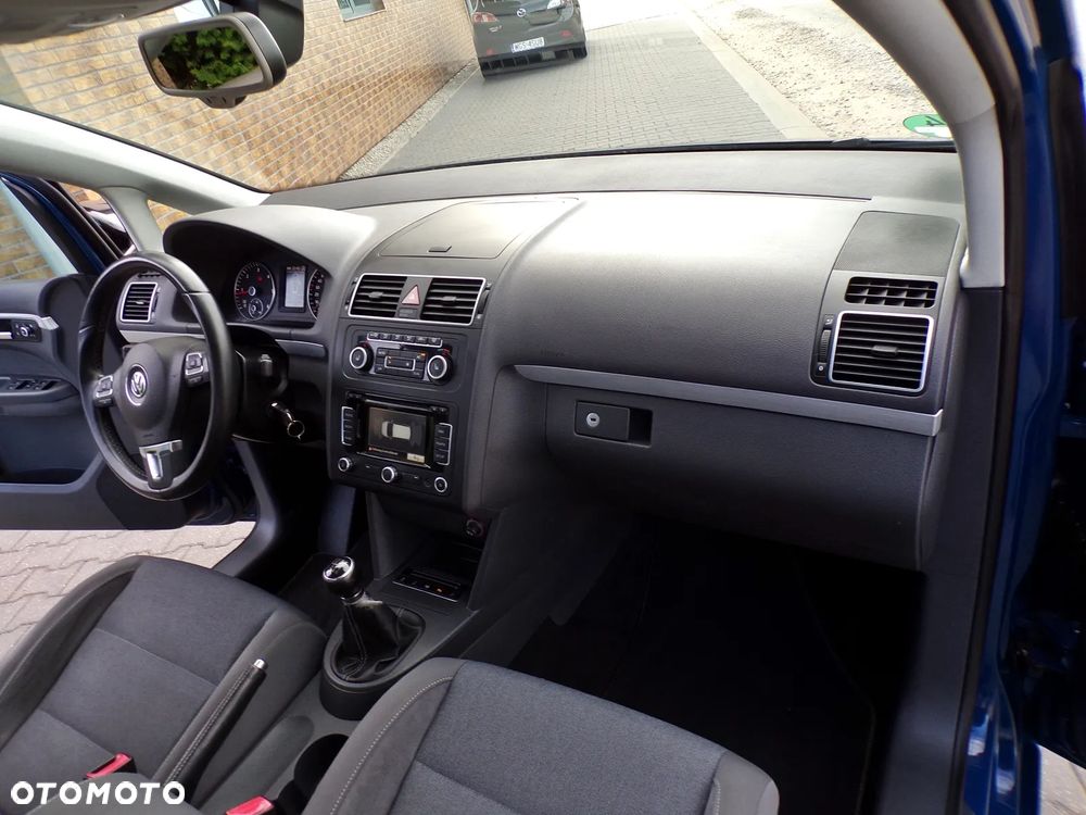 Volkswagen Touran 2.0 TDI DPF STYLE - 16