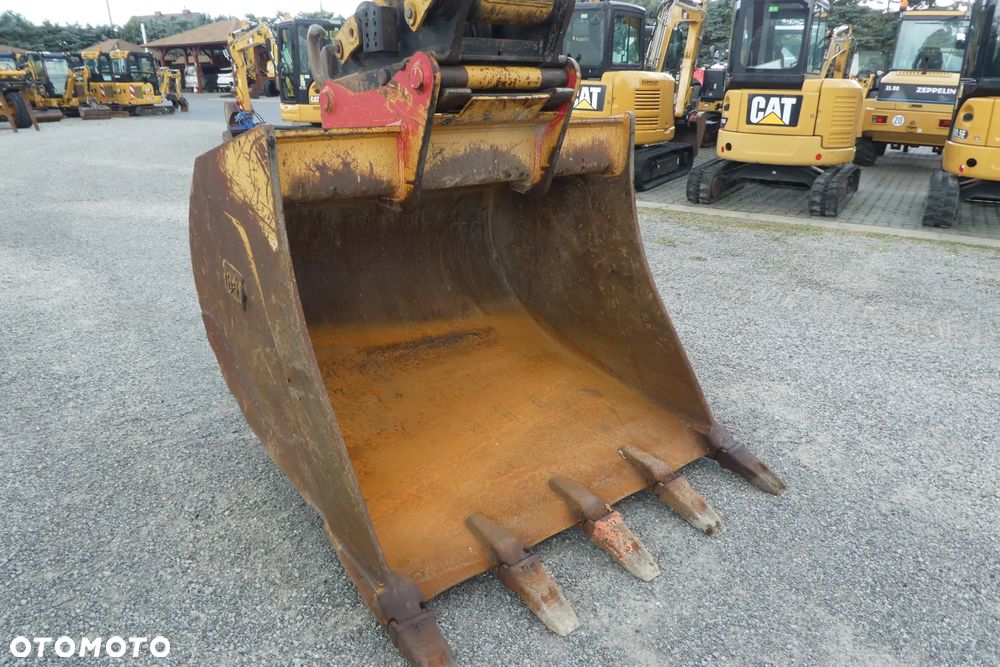 Caterpillar 325FL - 12