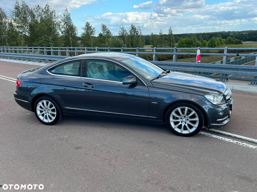 Mercedes-Benz C-Class 2011 photo 4