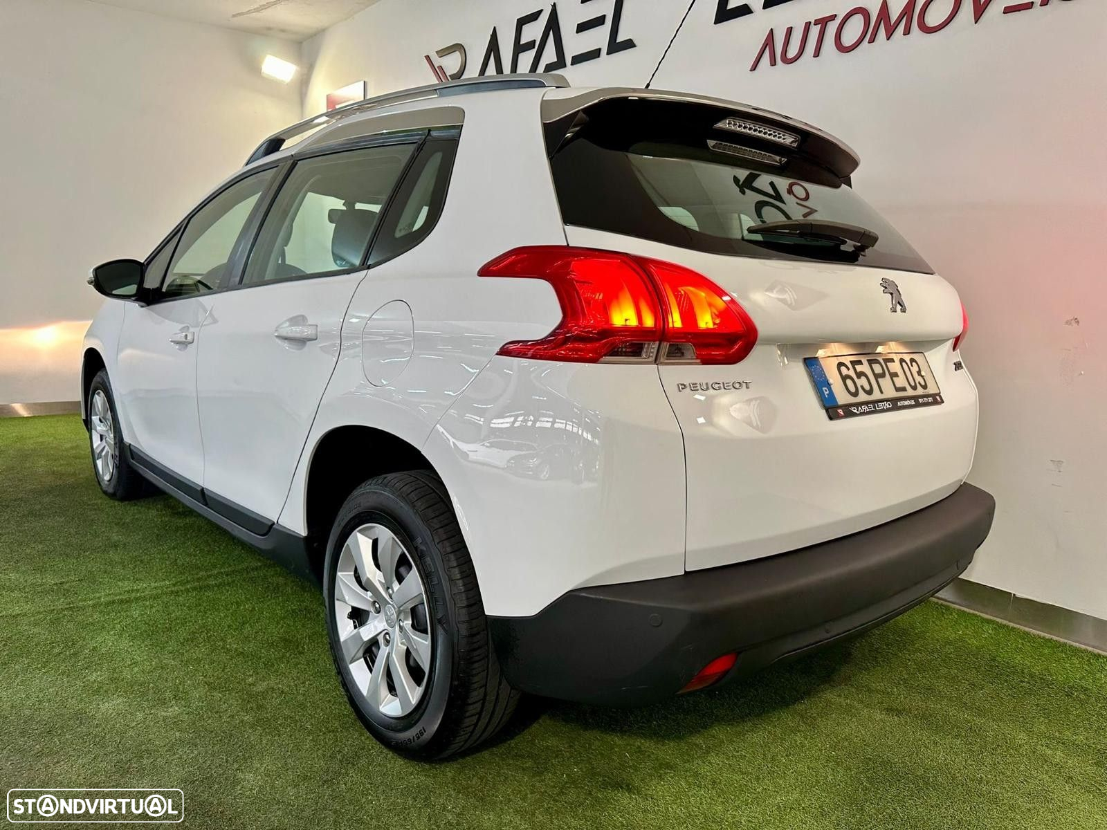 Peugeot 2008 1.2 VTi Access - 11