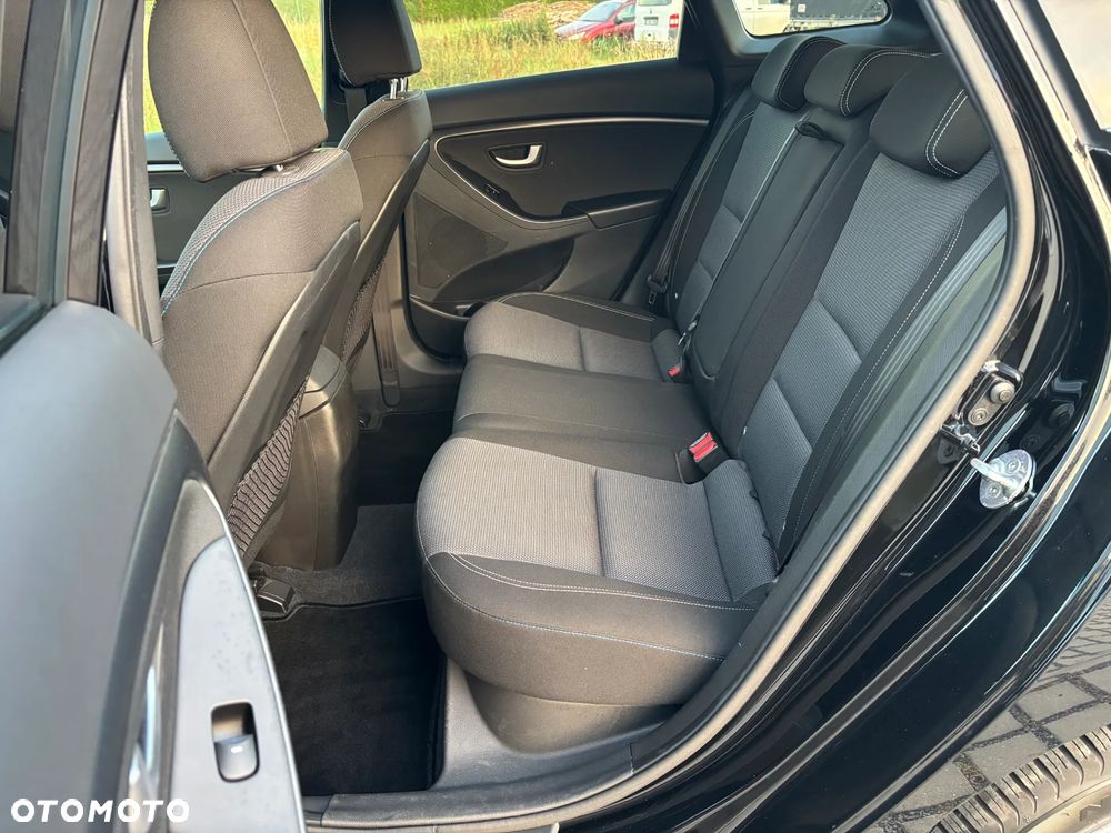 Hyundai i30 blue 1.6 CRDi Passion - 11